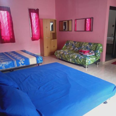 Almira Homestay Jambi Buitenkant foto