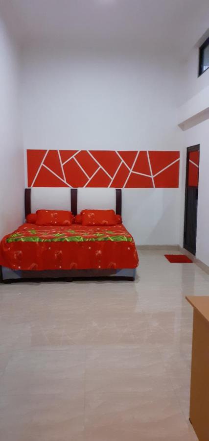 Almira Homestay Jambi Buitenkant foto