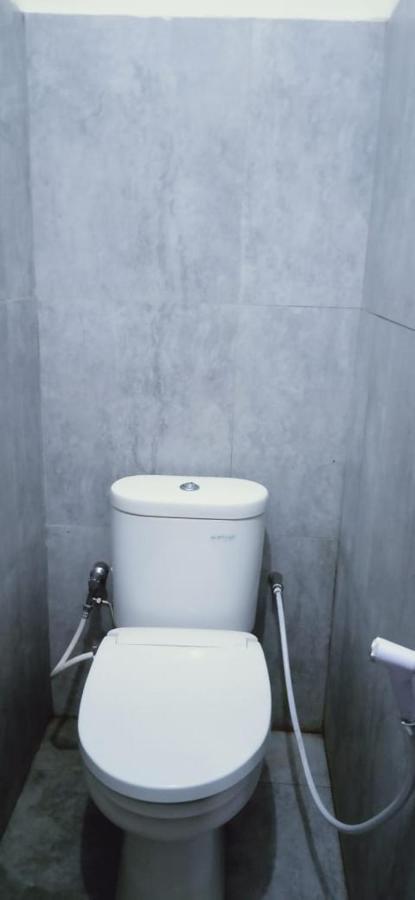 Almira Homestay Jambi Buitenkant foto