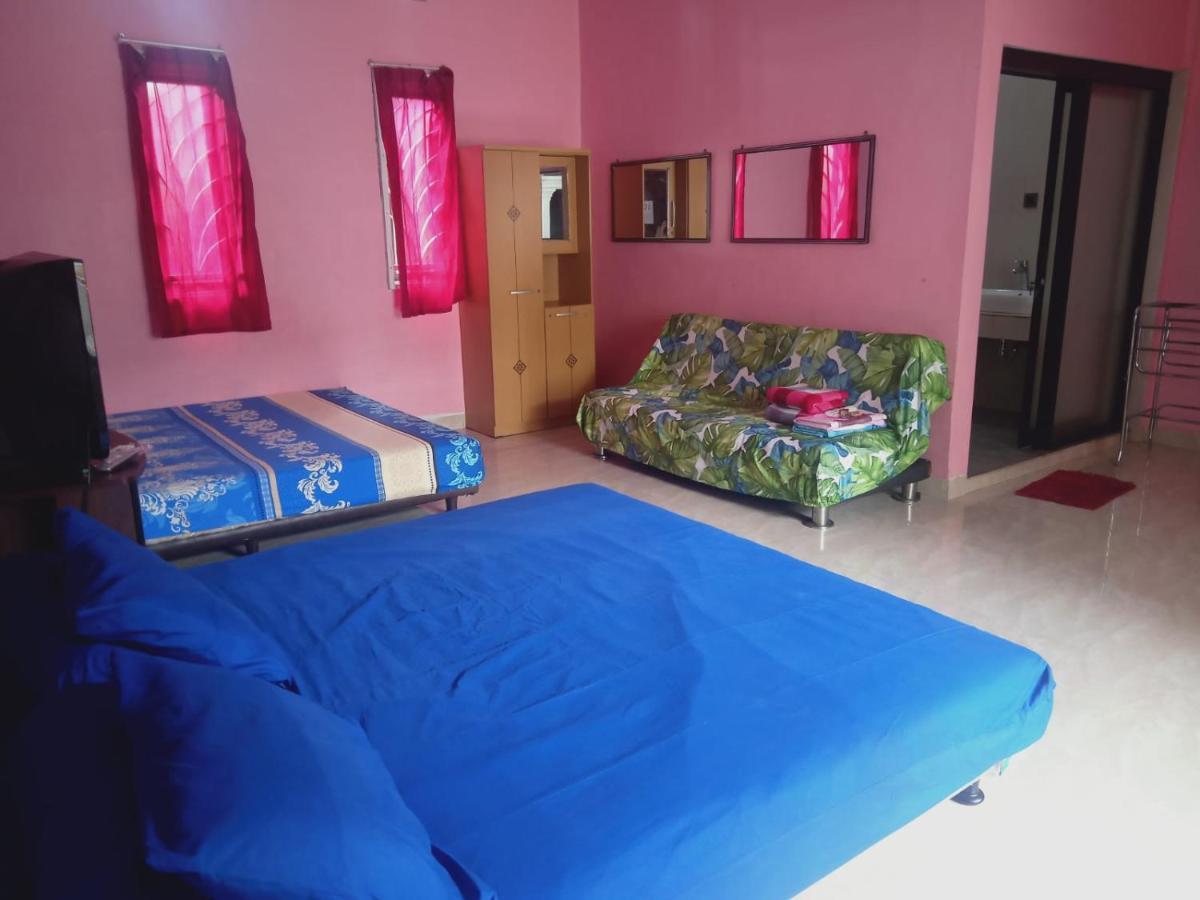 Almira Homestay Jambi Buitenkant foto