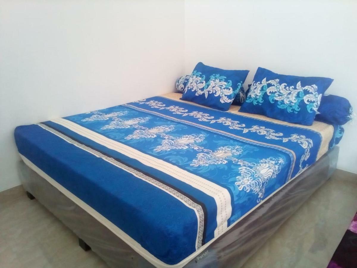 Almira Homestay Jambi Buitenkant foto