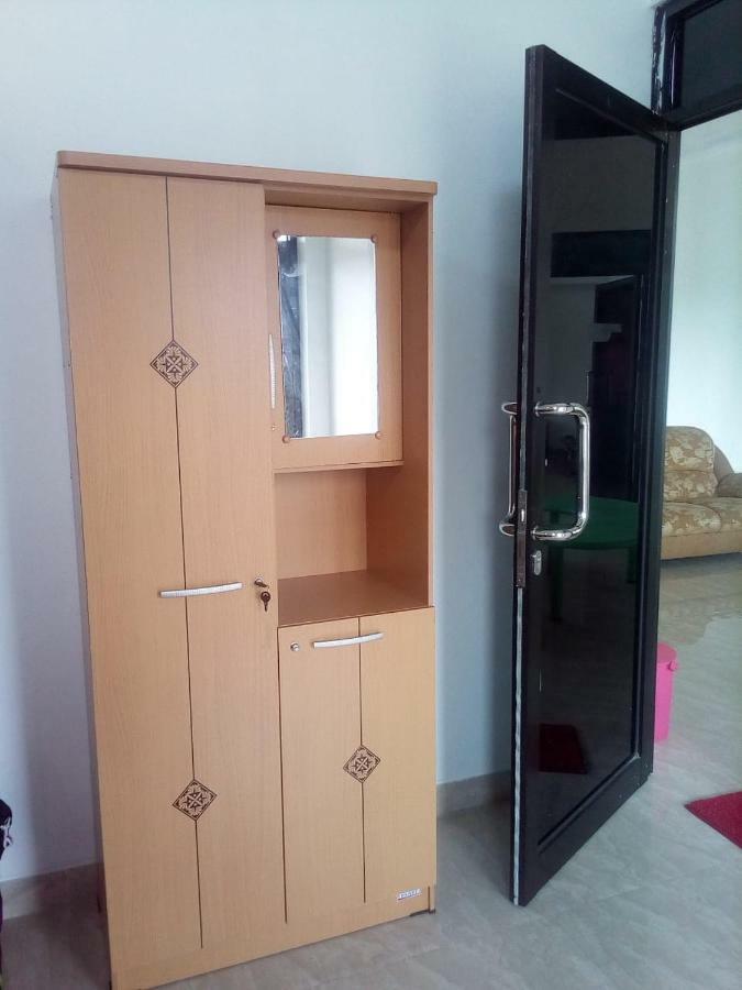 Almira Homestay Jambi Buitenkant foto