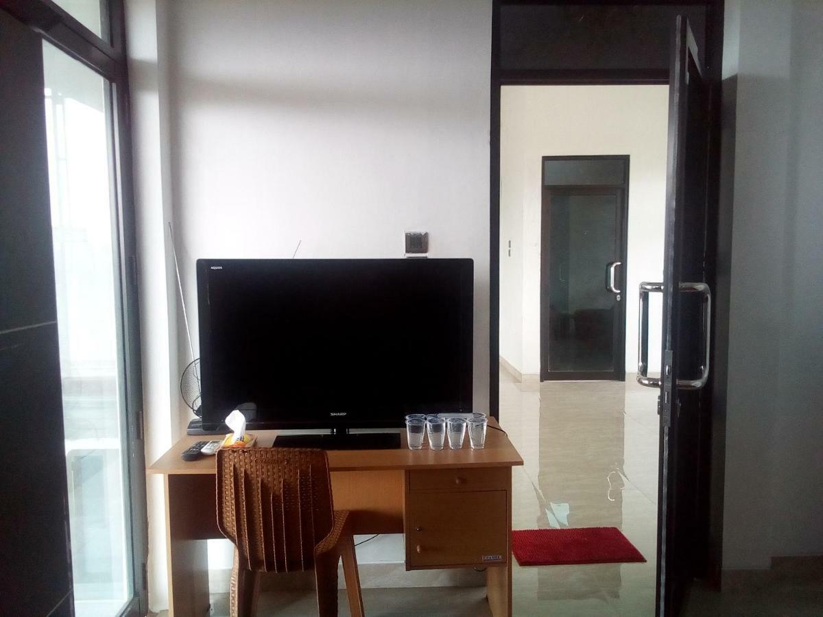 Almira Homestay Jambi Buitenkant foto