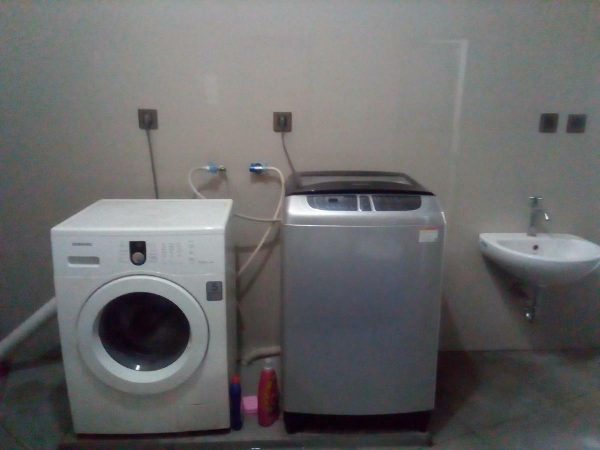 Almira Homestay Jambi Buitenkant foto