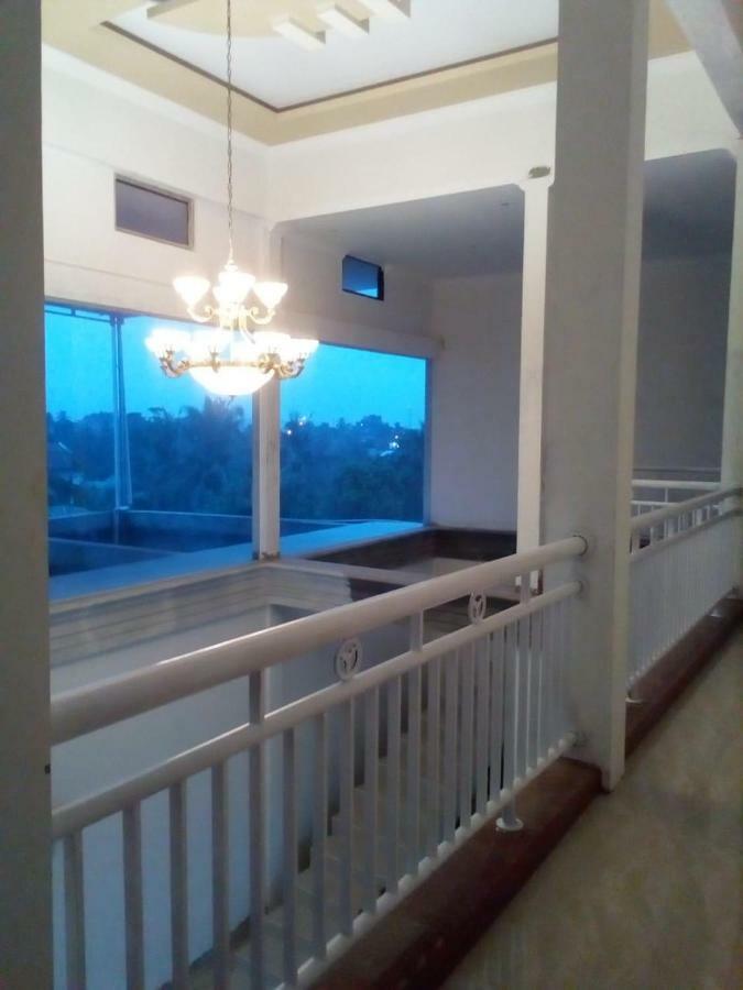 Almira Homestay Jambi Buitenkant foto