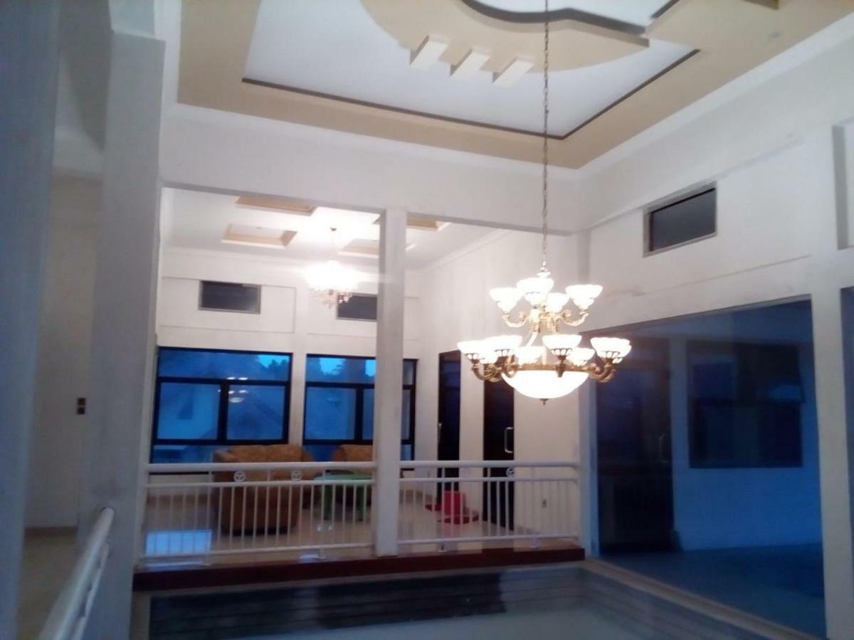 Almira Homestay Jambi Buitenkant foto