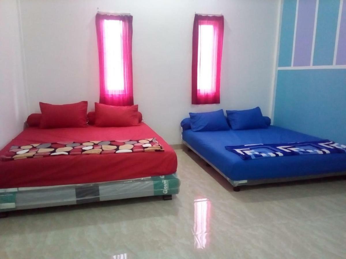 Almira Homestay Jambi Buitenkant foto