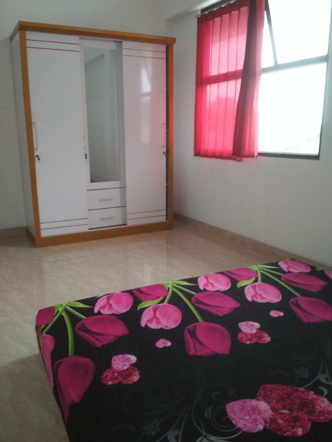 Almira Homestay Jambi Buitenkant foto
