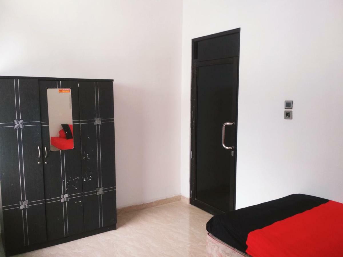 Almira Homestay Jambi Buitenkant foto