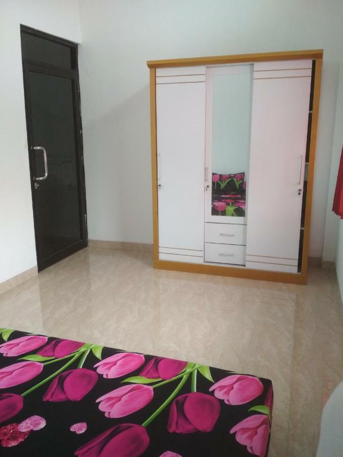 Almira Homestay Jambi Buitenkant foto